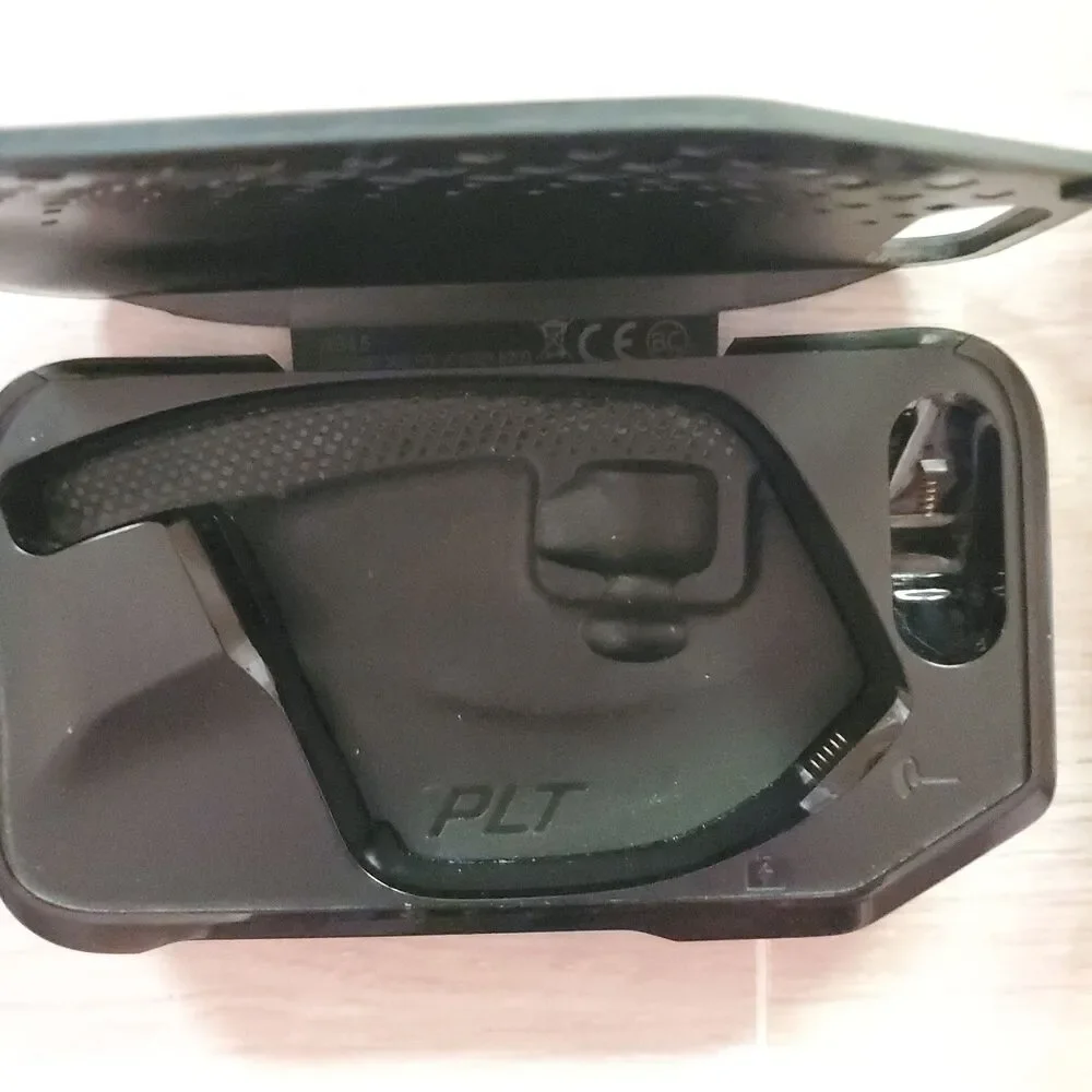 Plantronics Voyager 5200 UC - Bluetooth Headset and Charging Case and Cable